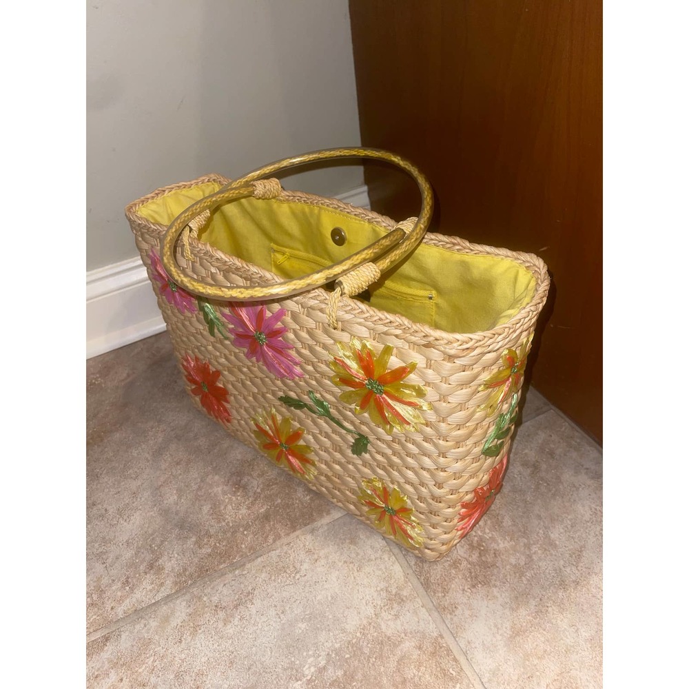 2/$20 💘Woven wicker floral bag